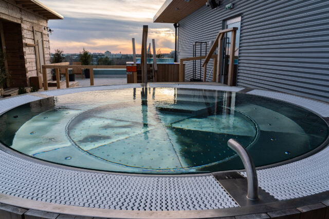 A round-shaped spa in roof terrace.